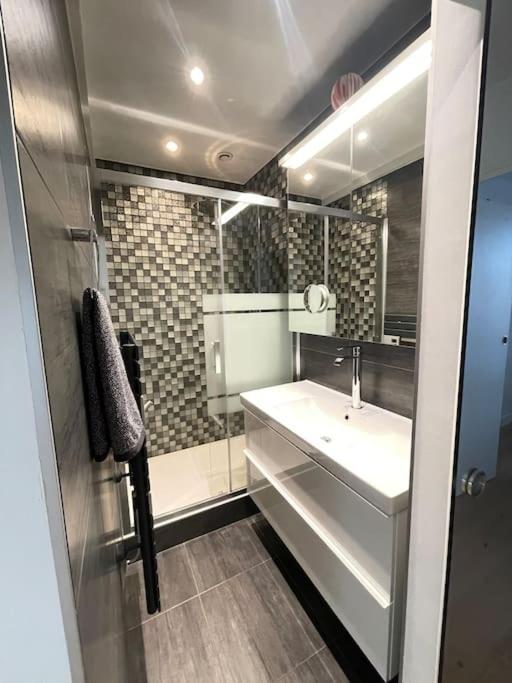 Paris Central 1 Bedroom Apartment With Ac Buitenkant foto